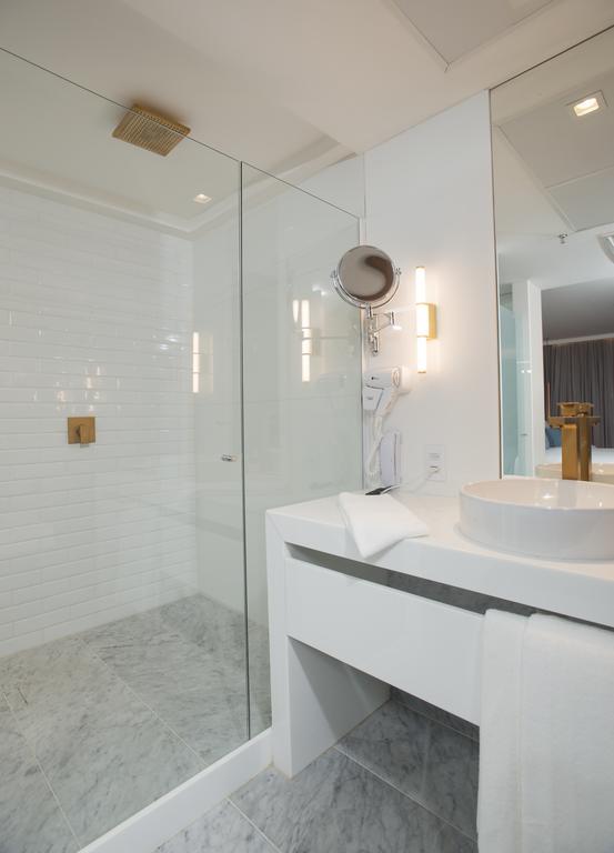 Executive Suite,451279407:JPEG