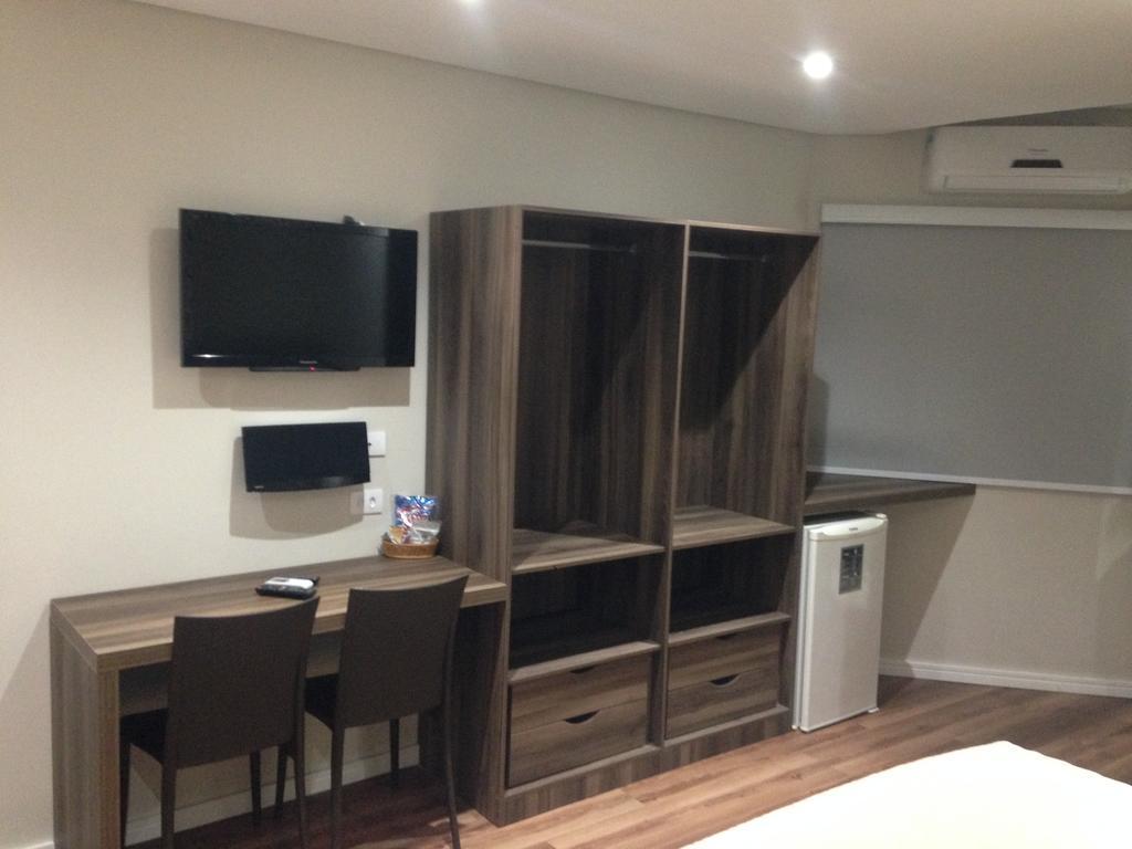 Quarto Econômico com 2 Camas de Solteiro