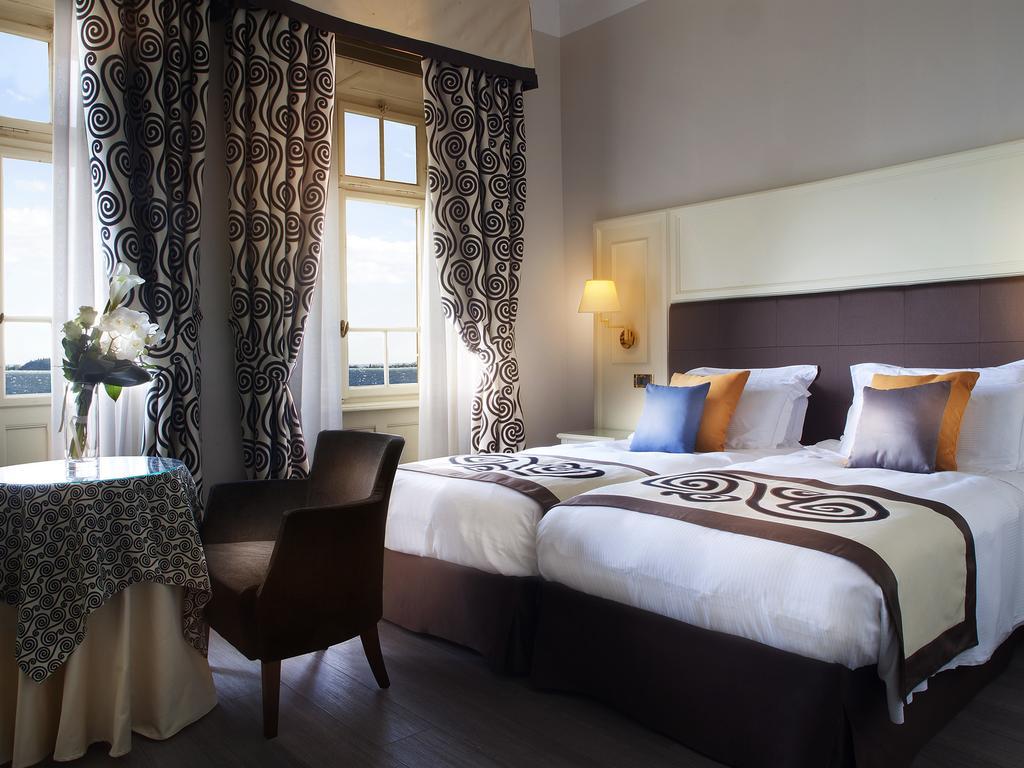 Chambre Double Supérieure avec Balcon et Vue sur le Lac
