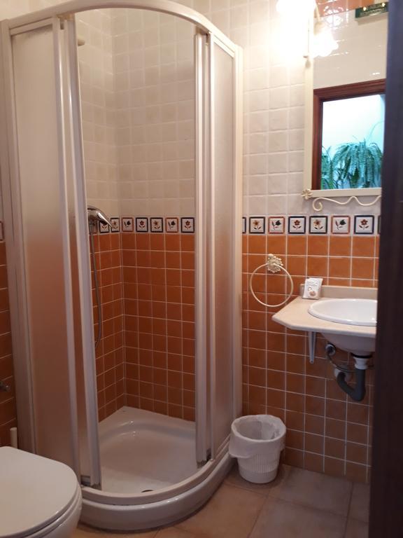 Camera Doppia con Letti Singoli con Bagno Privato Esterno