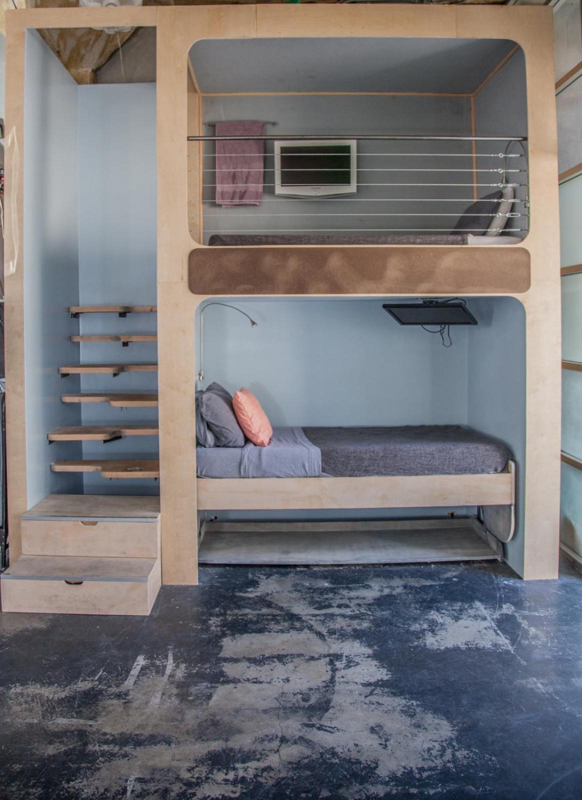 Single Bed in Mixed Dormitory Room