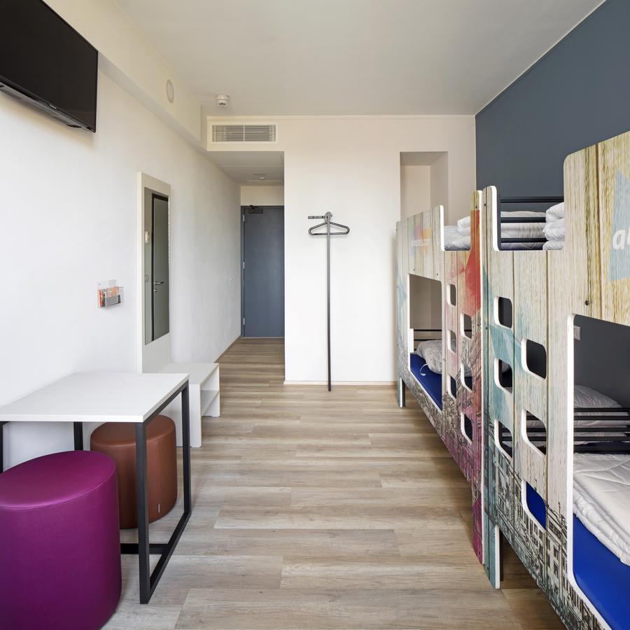 Bed in een Gemengde Slaapzaal met 6 Bedden