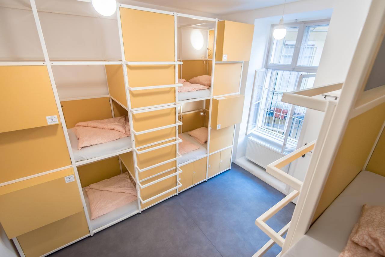 Chambre 6 Lits avec Salle de Bains Privative