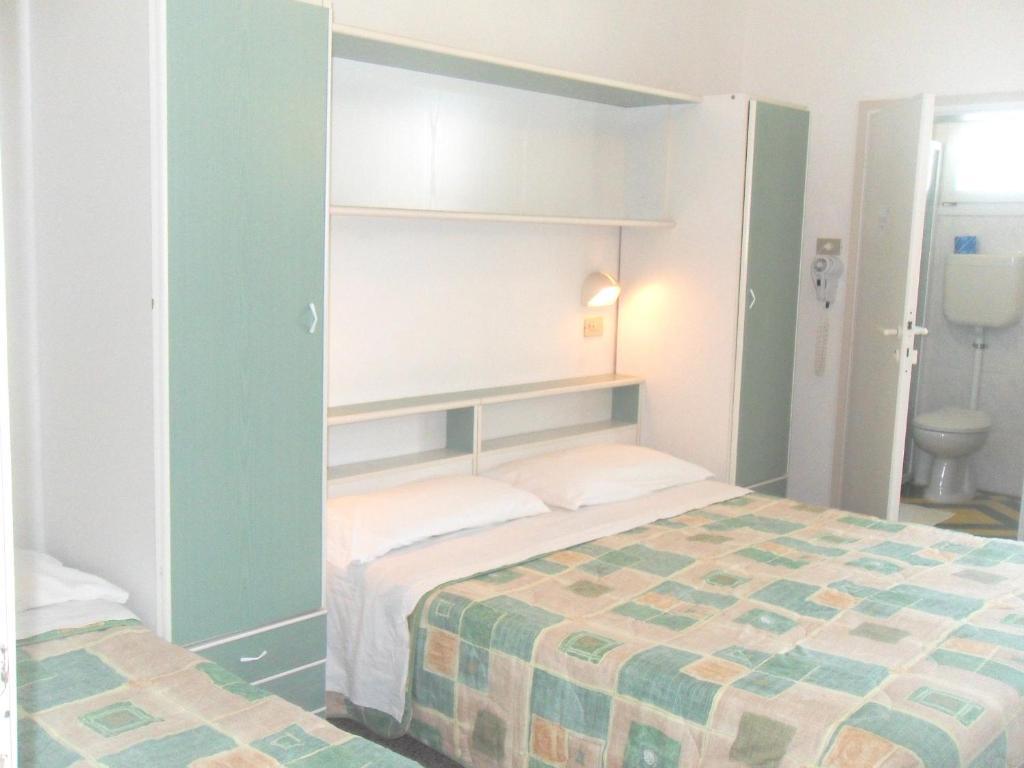 Camera Tripla Standard