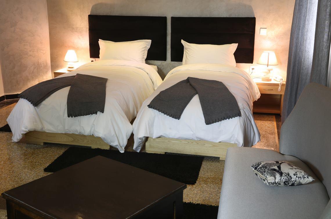 Chambre Double (2 Adultes + 1 Enfant)