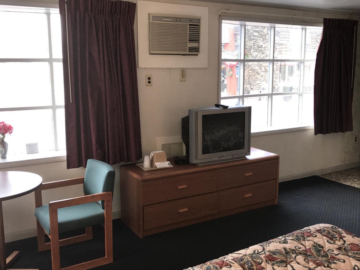Queen Room,519504420:JPEG