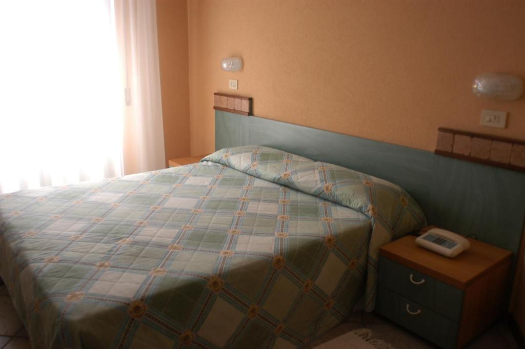 Standard Single Room,52157363:JPEG