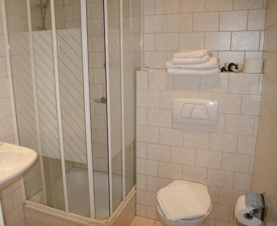 Tweepersoonskamer met 2 Aparte Bedden en Balkon