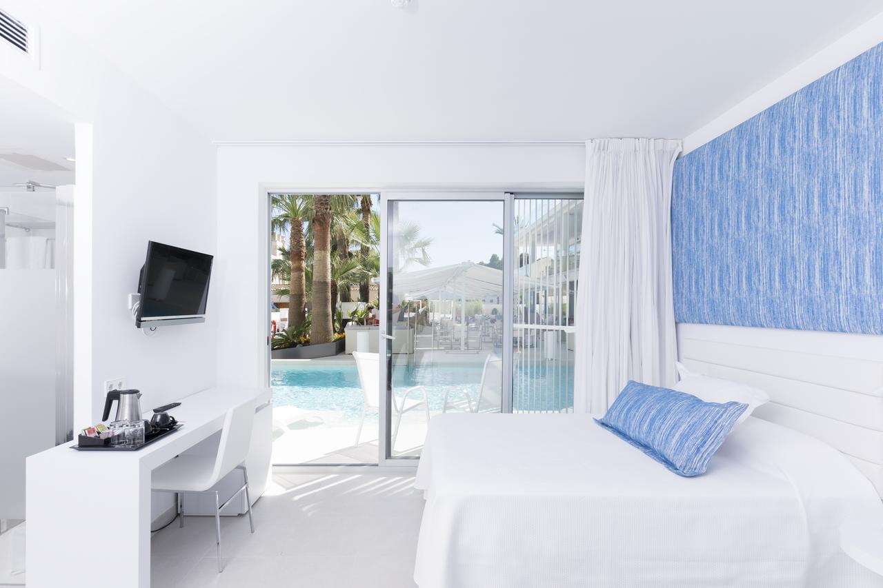 Double Room with Direct Access to Pool,536199261:JPEG