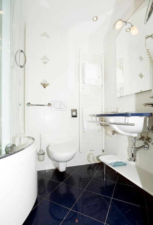 Mittelgroßes Doppelzimmer mit Flussblick
