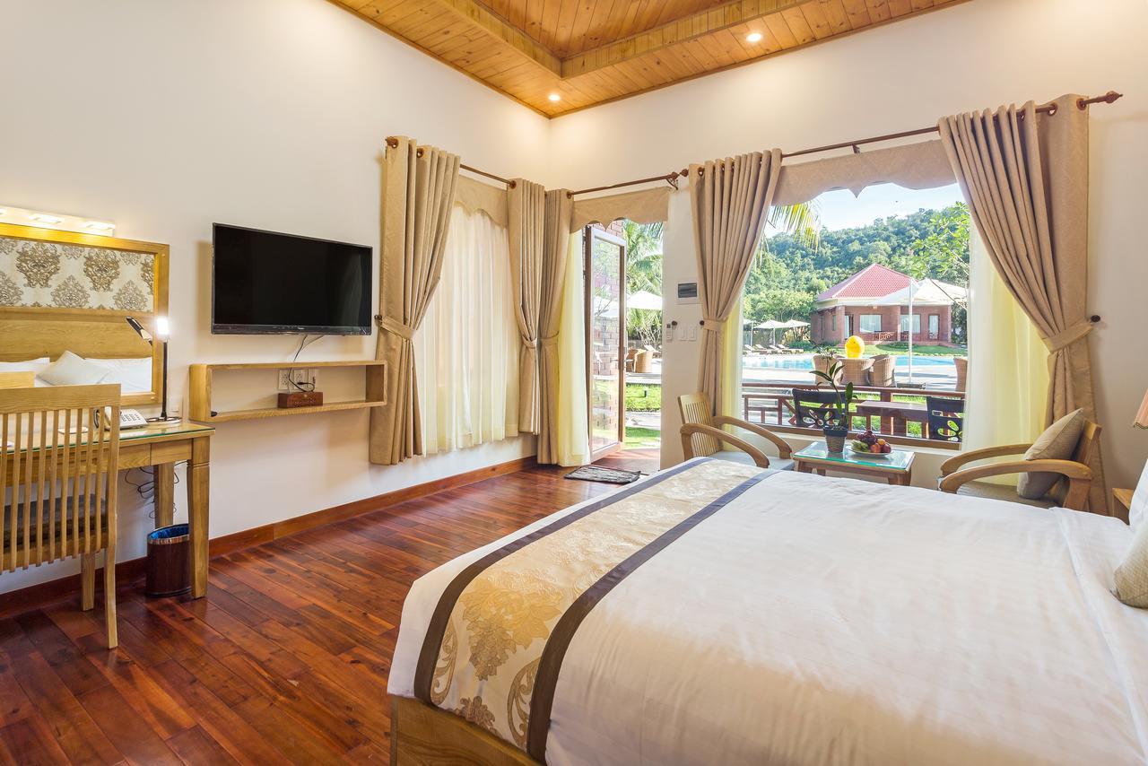 Deluxe Bungalow mit Poolblick