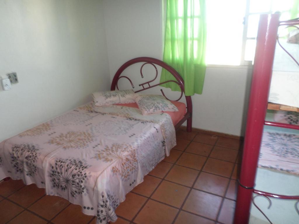 Quarto Individual Básico com Banheiro Compartilhado