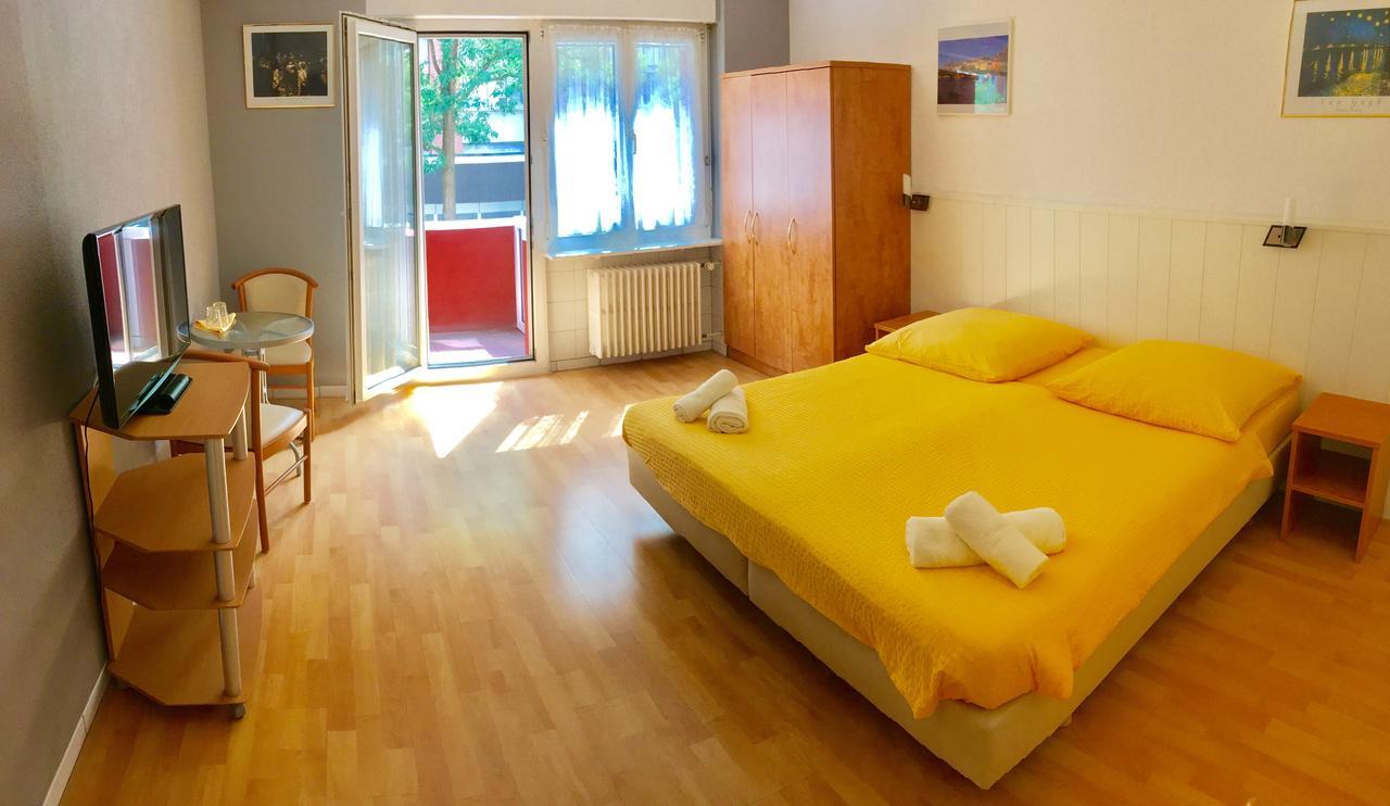 Doppelzimmer mit Balkon