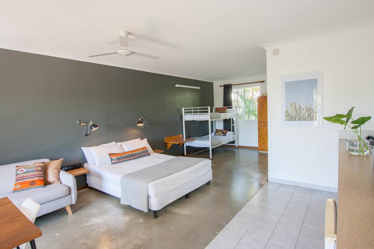 Family Studio,543360741:JPEG