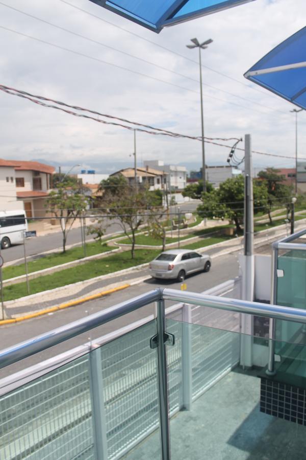 Quarto Triplo com Varanda