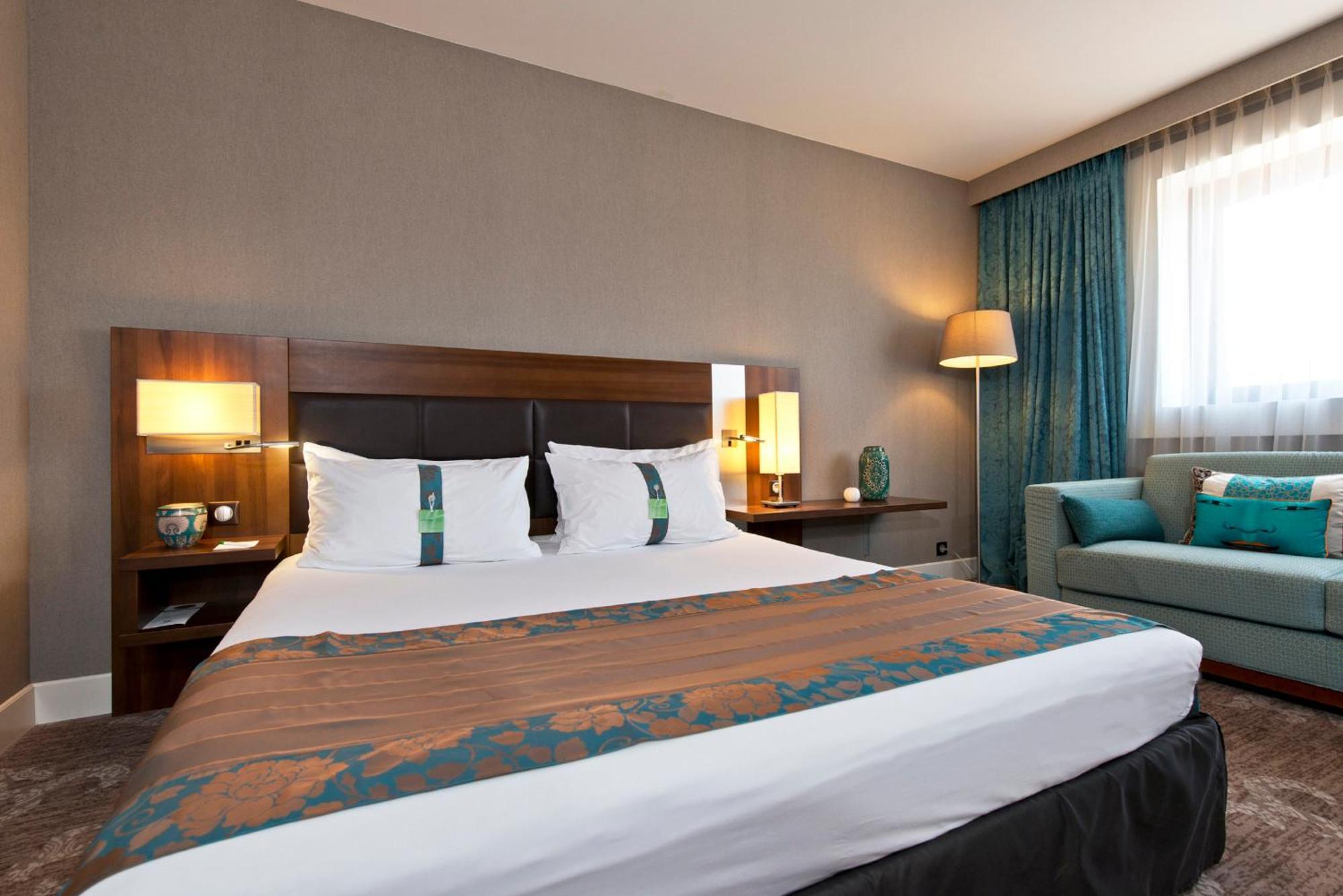 Standard Zimmer mit Kingsize-Bett und Schlafsofa