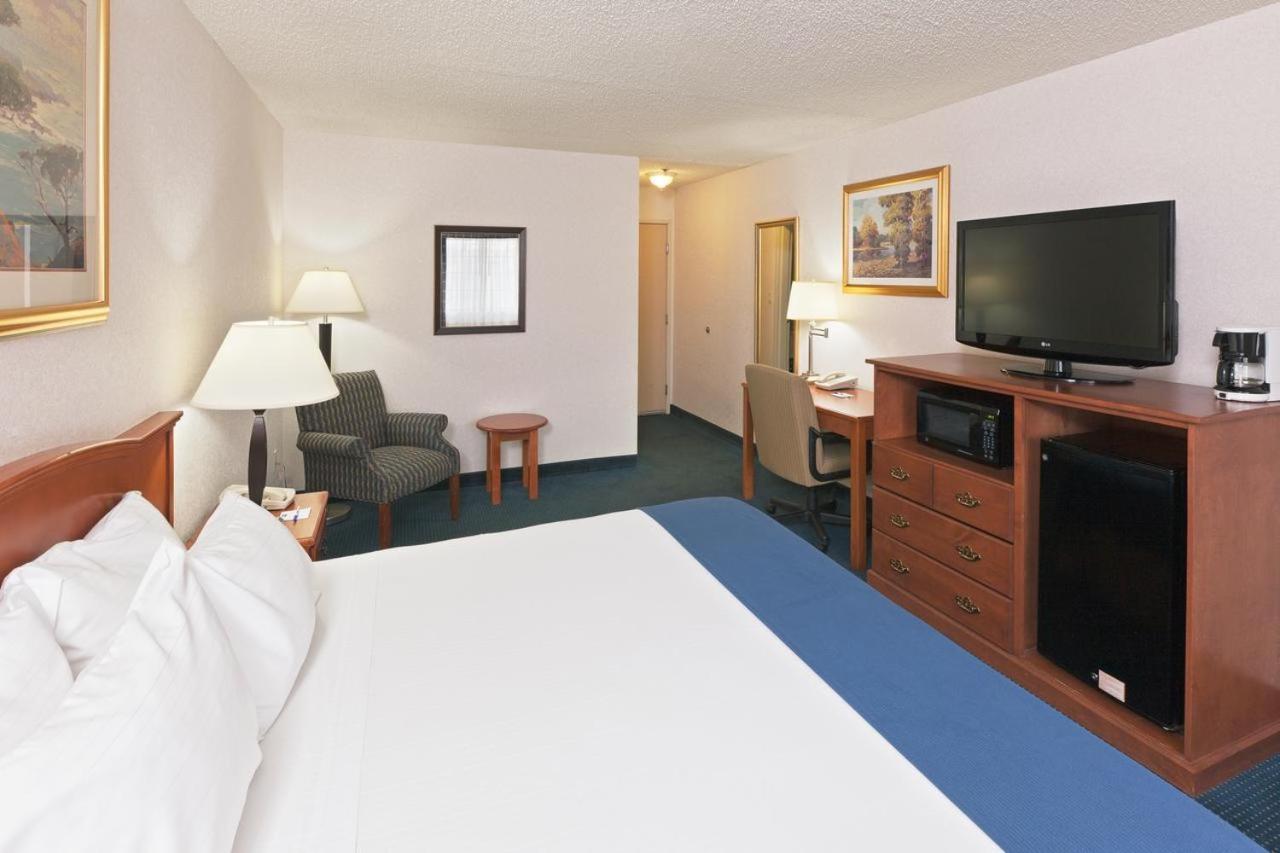 Chambre Lit King-Size - Accessible aux Personnes à Mobilité Réduite - Non-Fumeurs