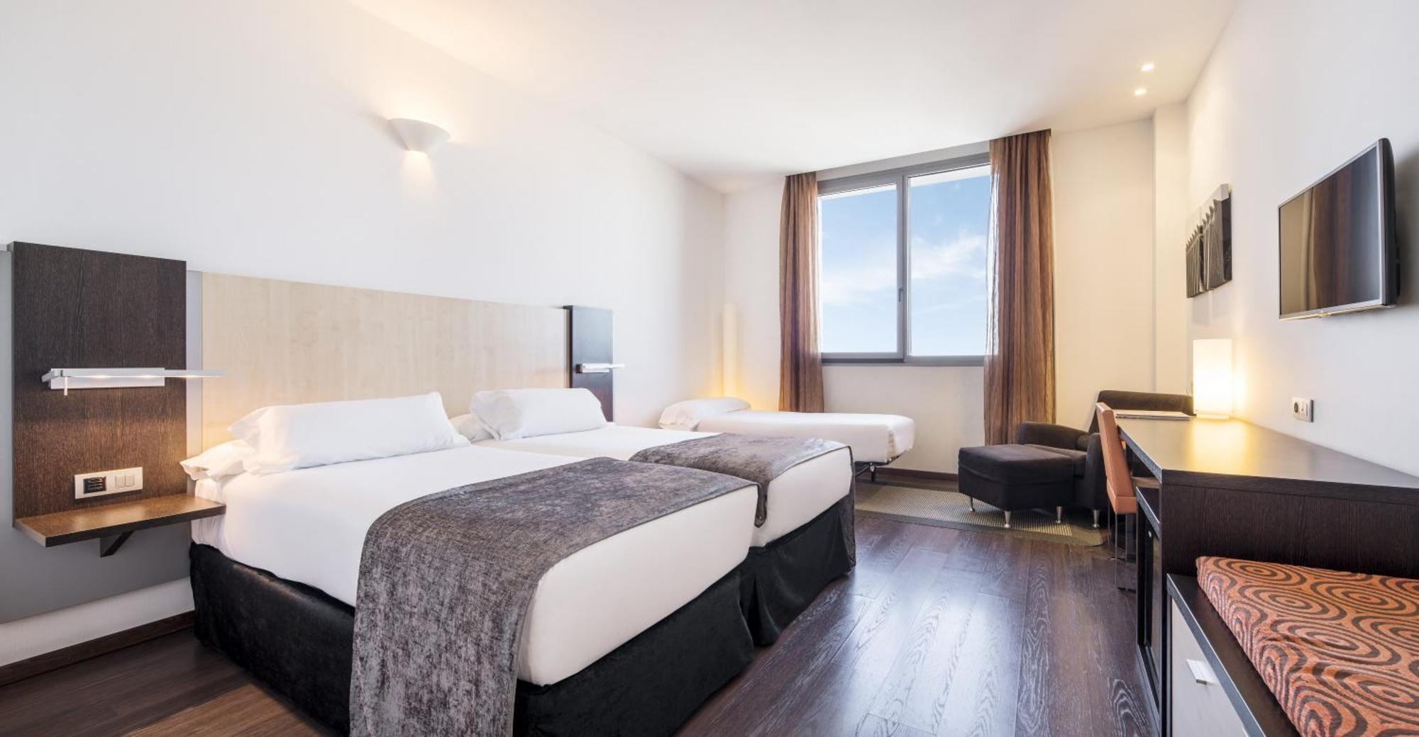 Quarto Triplo (2 Adultos + 1 Criança)