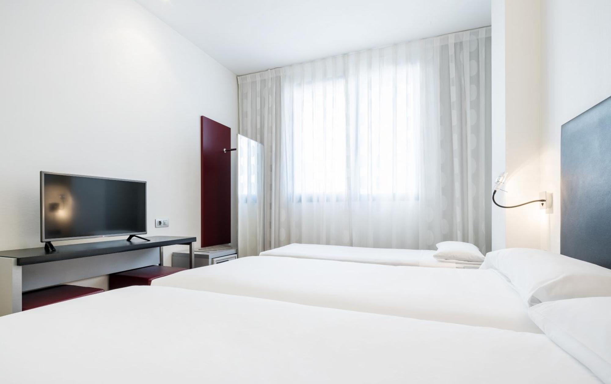 Chambre Triple (2 Adultes & 1 Enfant)