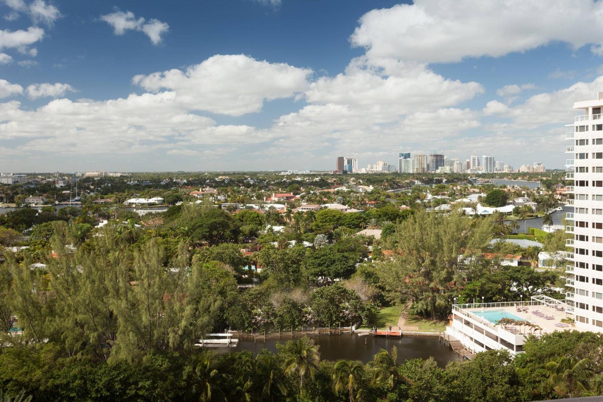 Quarto Duplo com Varanda e Vista da Cidade