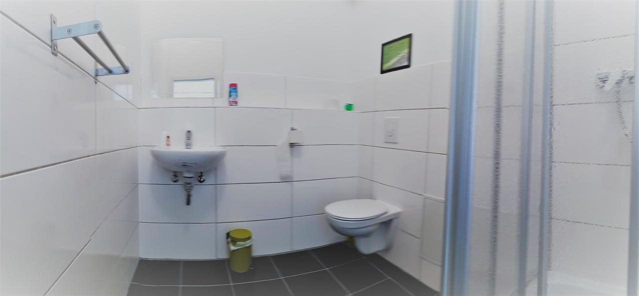 Vierbettzimmer mit Bad
