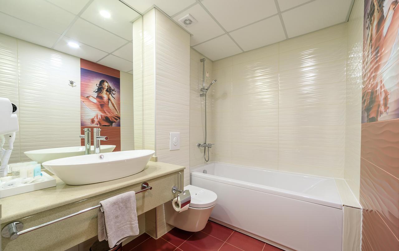 Suite with Lake View