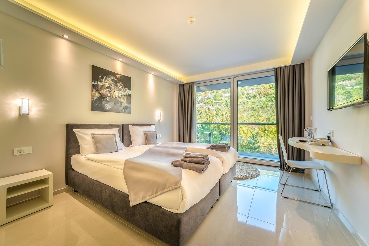 Superior Twin Room with Balcony and Mountain View