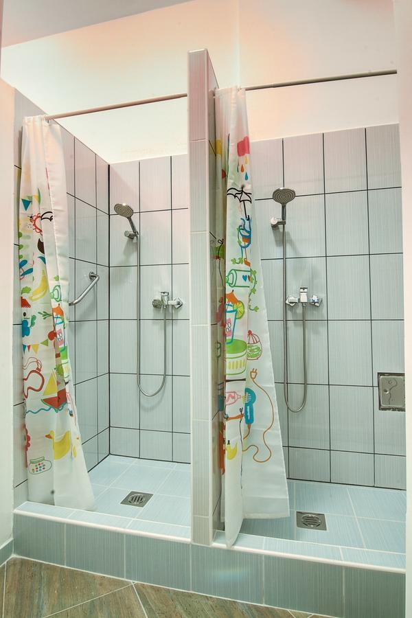 Chambre Familiale avec Salle de Bains Commune