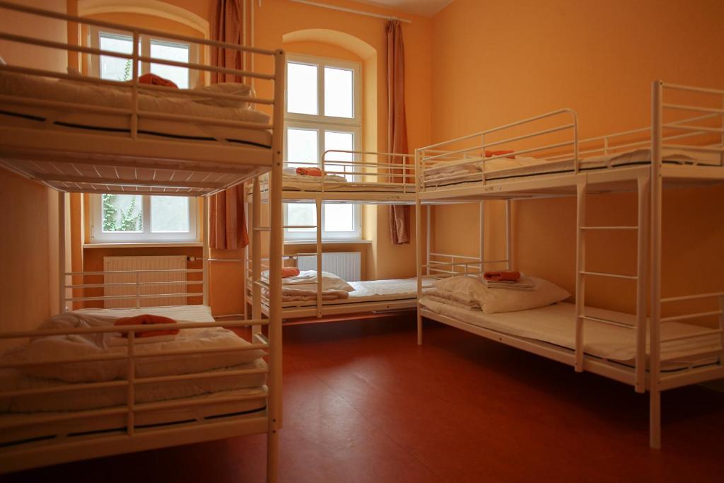 Eenpersoonsbed in een Gemengde Slaapzaal met 6 Bedden