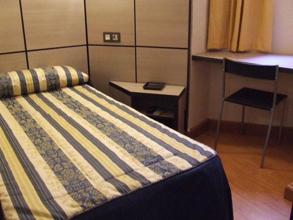 Single Room with Shared Bathroom