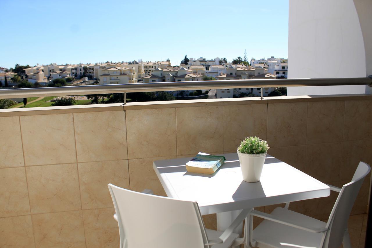 Apartamento de 1 dormitorio con vistas a la piscina