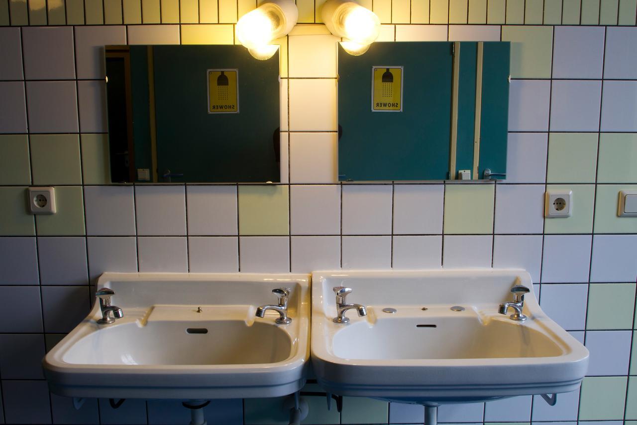 Bed in een Gemengde Slaapzaal met 6 Bedden