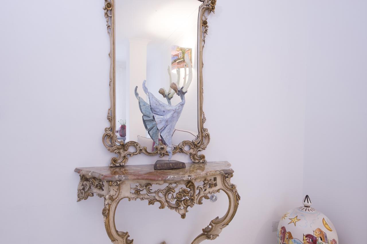 Family Room,608683988:JPEG