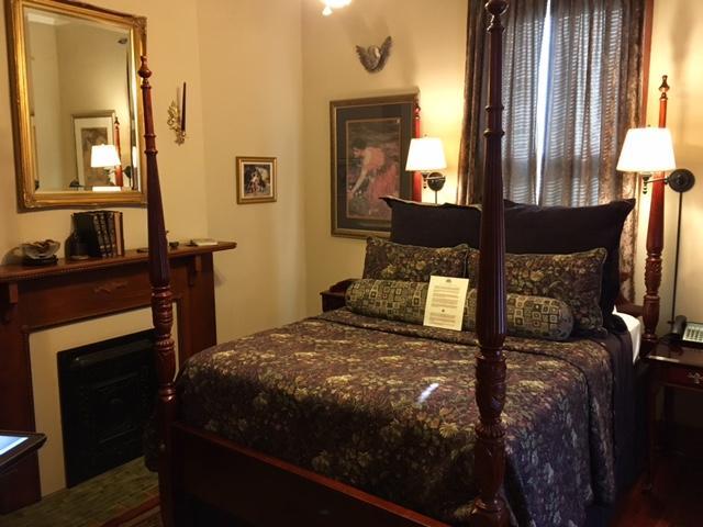 Deluxe Queen Room,613487585:JPEG