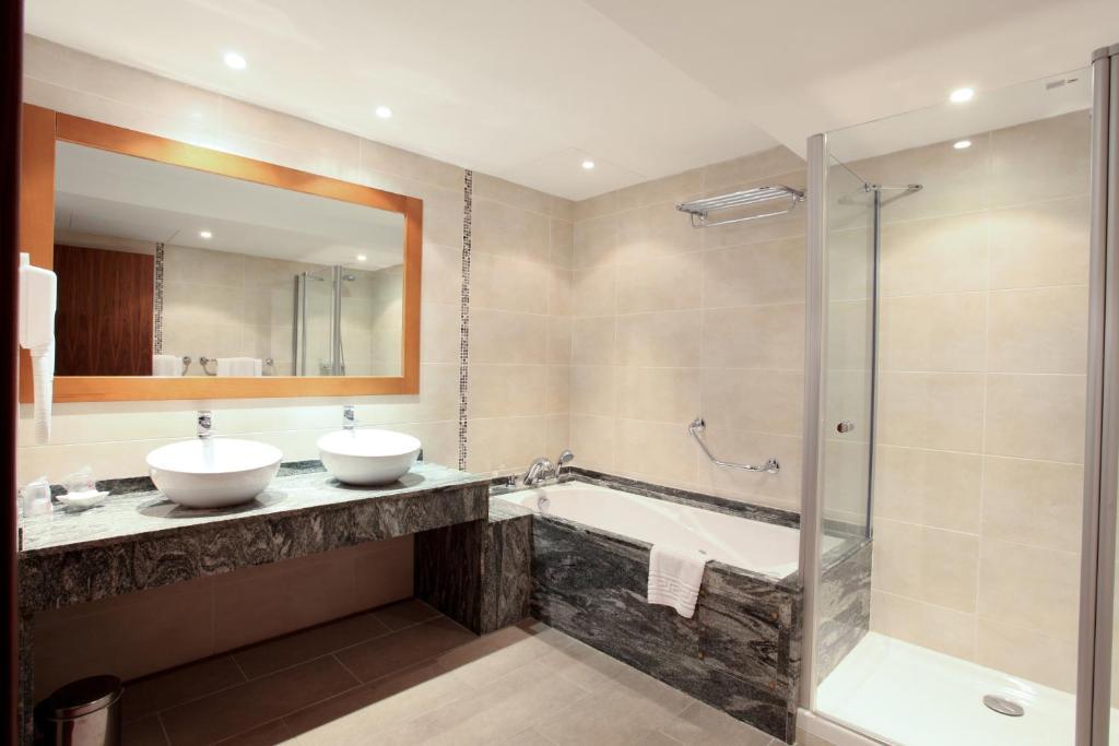 Suite con terraza (2 adultos)