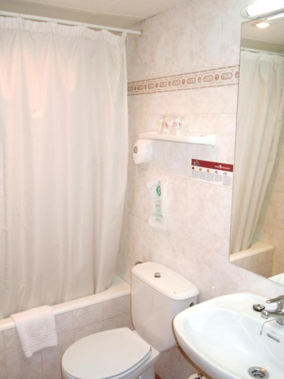 Chambre Double avec Lit d'Appoint (2 Adultes + 1 Enfant)