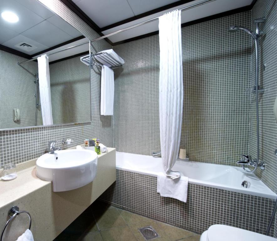 Executive Suite Three Bedroom With Maid's Room