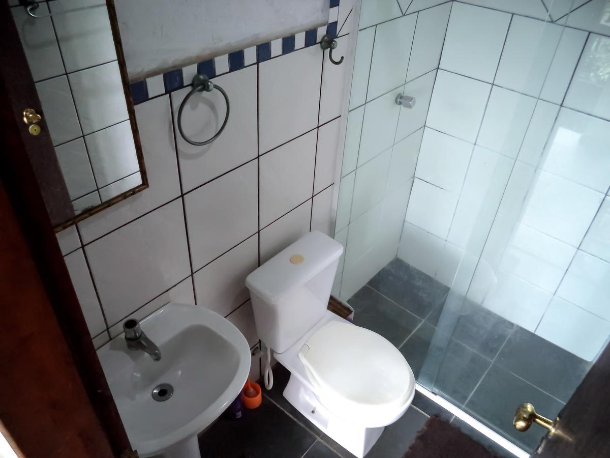 Quarto Triplo com Banheiro Compartilhado