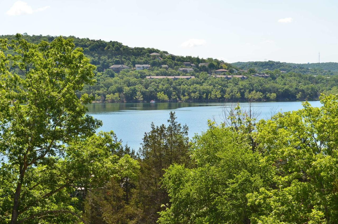 Apartment with Lake View