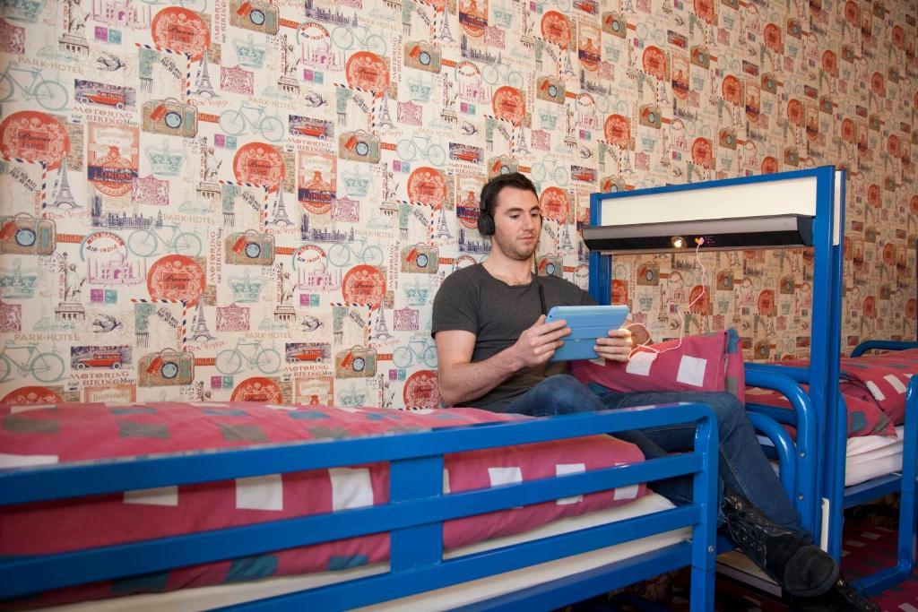 1 bed an 8 bed female dorm en suite