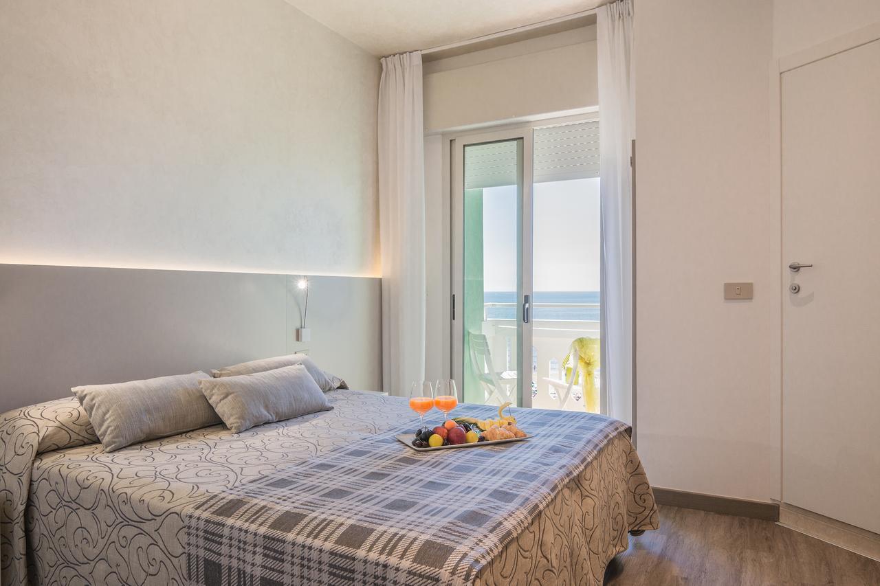 Camera Matrimoniale con Balcone - Fronte Mare