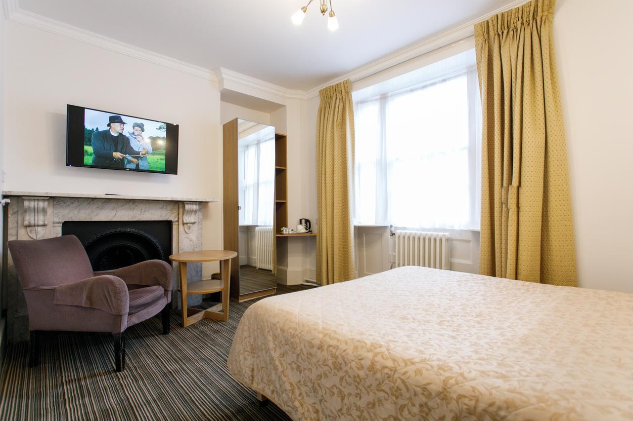Chambre Double ou Lits Jumeaux avec Salle de Bains