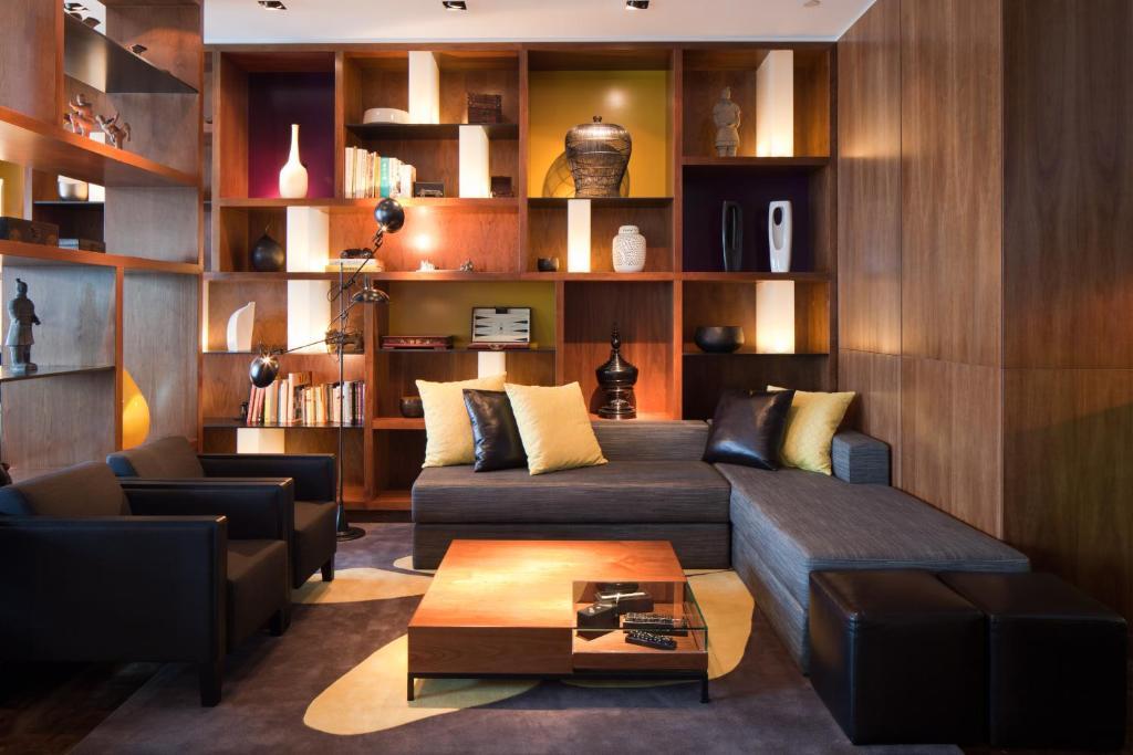 Club Suite 65