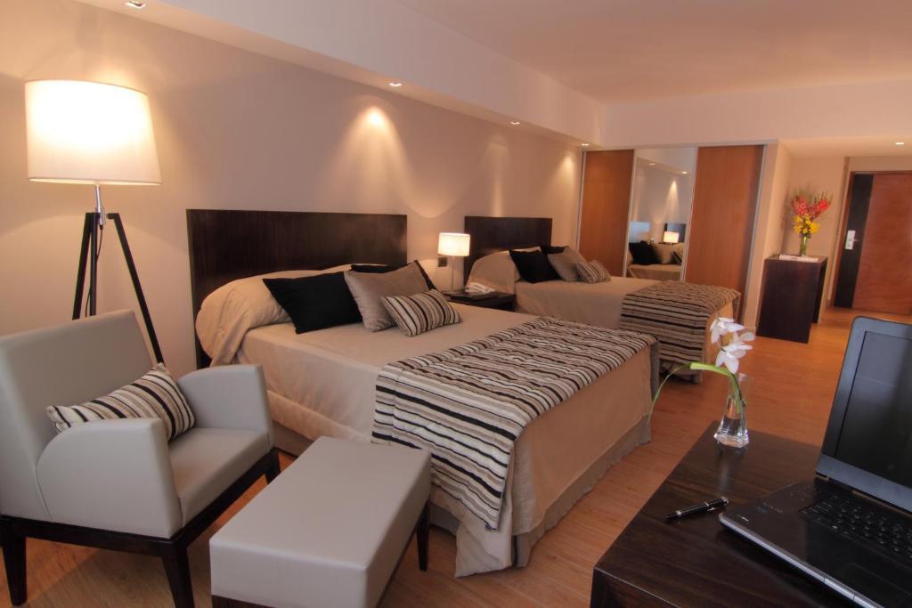 Quarto Família (2 Adultos + 2 Crianças)