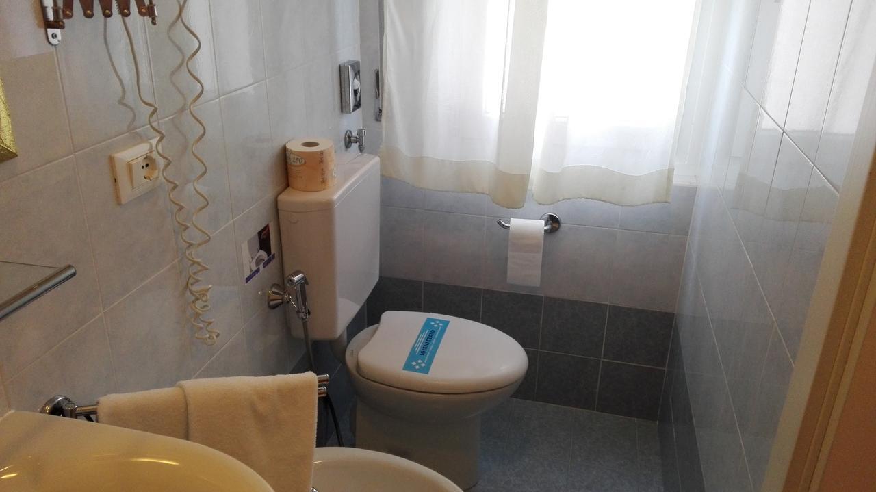 Single Room,770298214:JPEG
