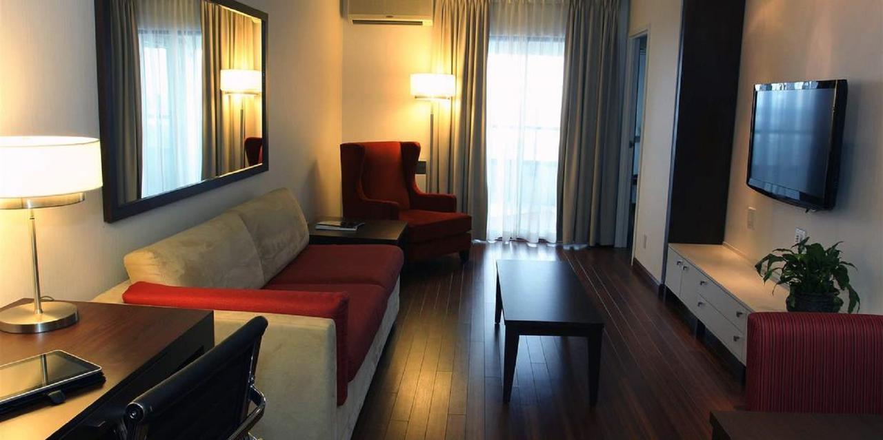 One-Bedroom Suite 3 Queen Beds,633331887:JPEG