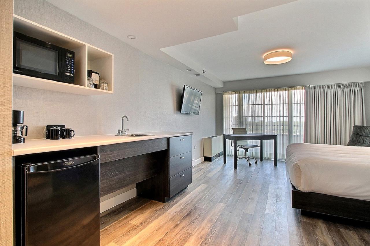 Superior Room 1 King Bed Balcony
