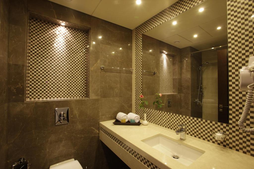 Camera Grand Deluxe con Letto King-Size, Vista Mare e Balcone