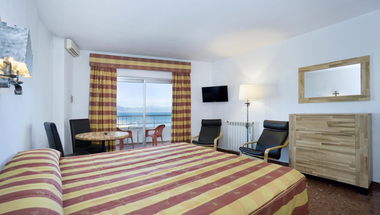 Monolocale con Vista Mare Laterale (2 Adulti + 1 Bambino)