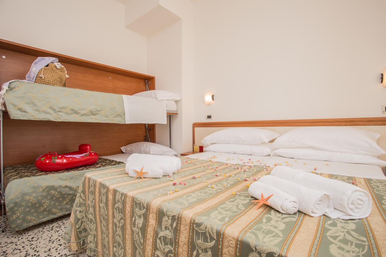 Chambre Triple avec Balcon (2 Adultes + 1 Enfant)